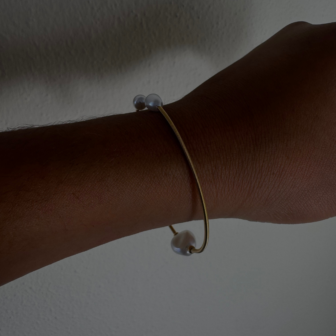 Simple Pearl Bangle