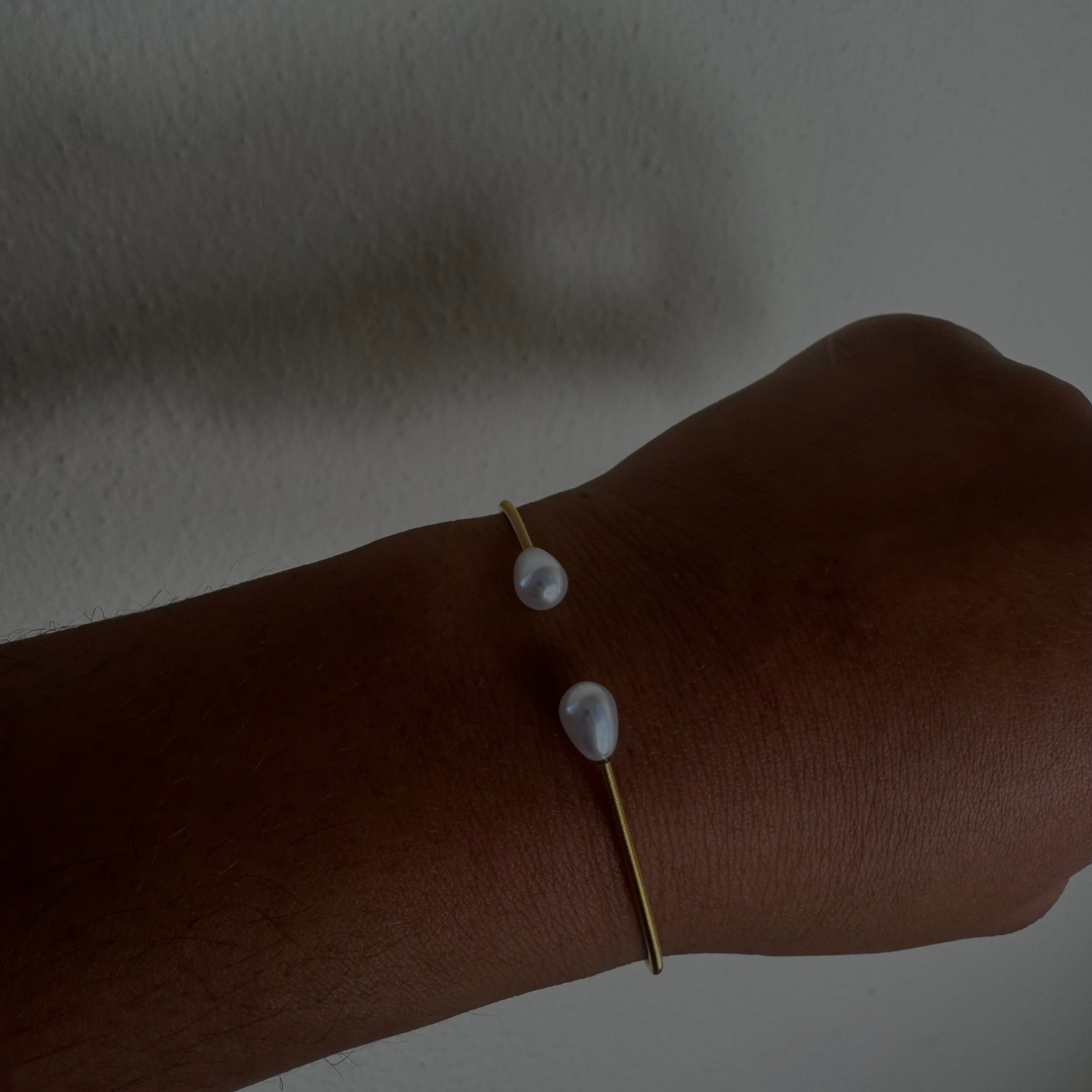 Simple Pearl Bangle